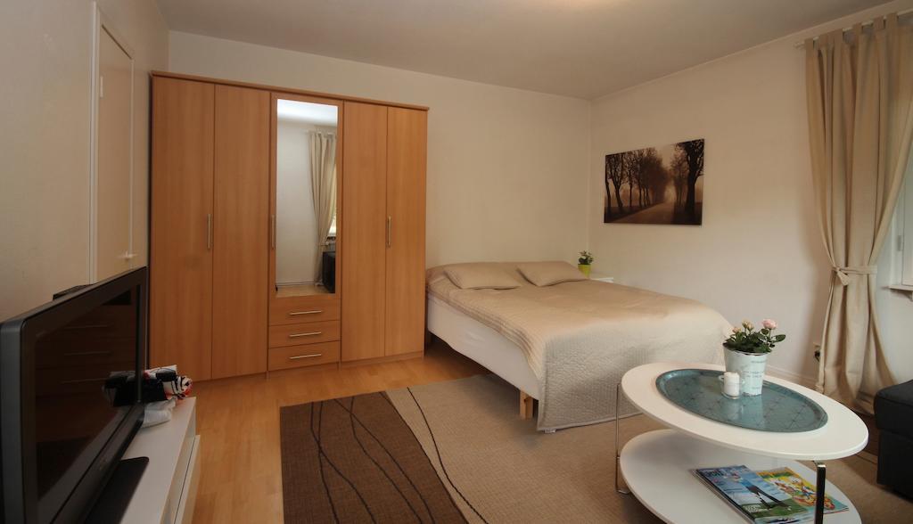 Majoitushuoneisto Tuomipuisto Apartment Naantali Room photo